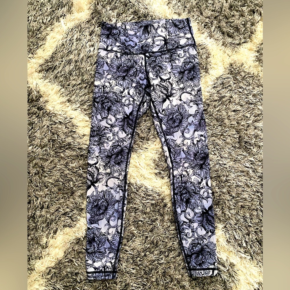 RARE lululemon leggings size 8 GUC